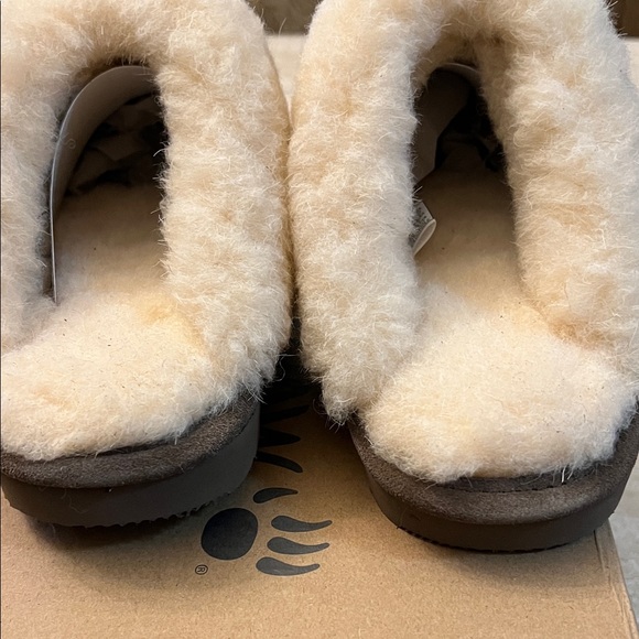 BearPaw light gray Suede Shearling Slides - Picture 4 of 7